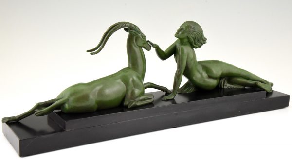 Art Deco sculpture femme nue et gazelle Seduction