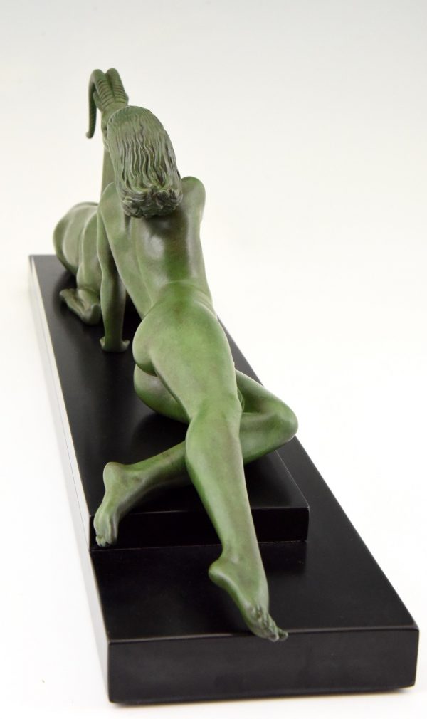 Art Deco sculpture femme nue et gazelle Seduction