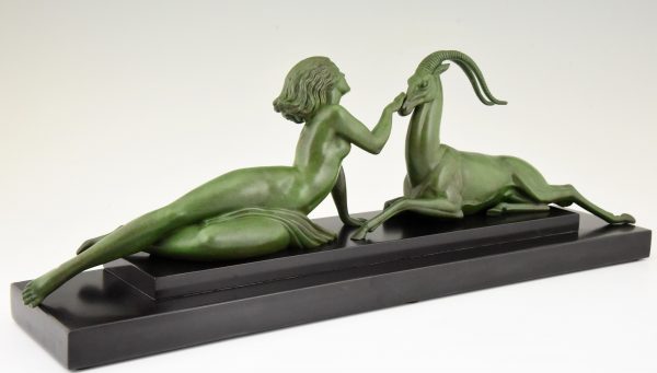 Art Deco sculpture femme nue et gazelle Seduction