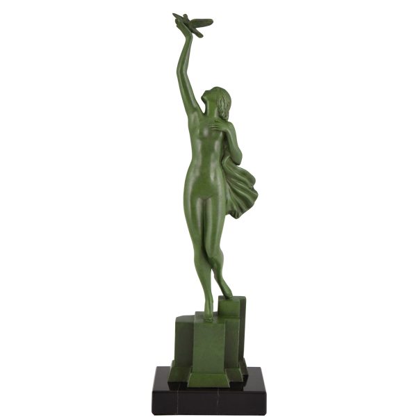 Sculpture Art Deco femme nue avec pigeon Message d’amour