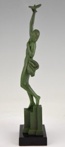 Art Deco sculpture of a nude with dove Message of love - Deconamic