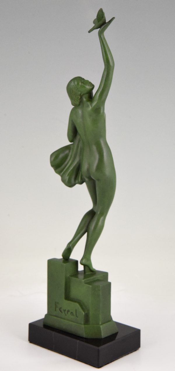 Sculpture Art Deco femme nue avec pigeon Message d’amour