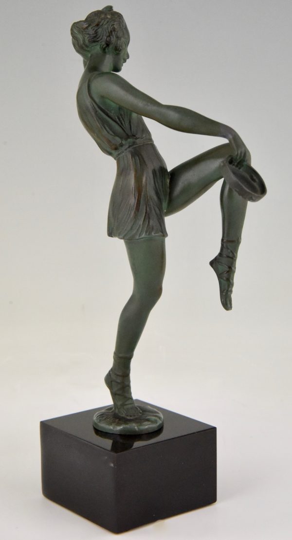 Art Deco sculpture danseuse aux tambourin