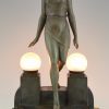 Art Deco lamp vrouw bij een fontein