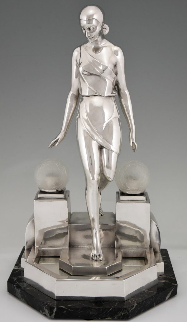 Art Deco silvered lamp lady at the fountain Nausicaa