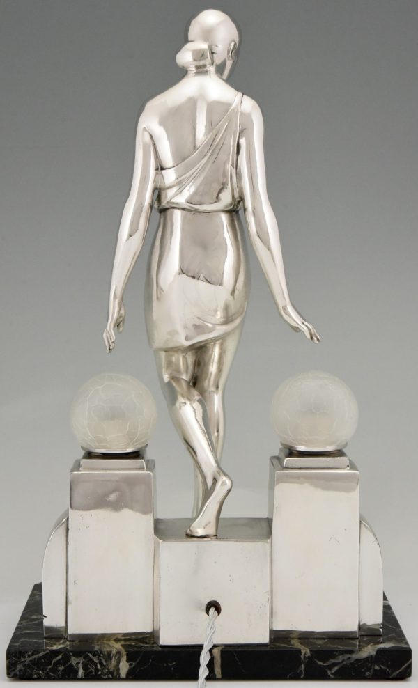 Art Deco silvered lamp lady at the fountain Nausicaa