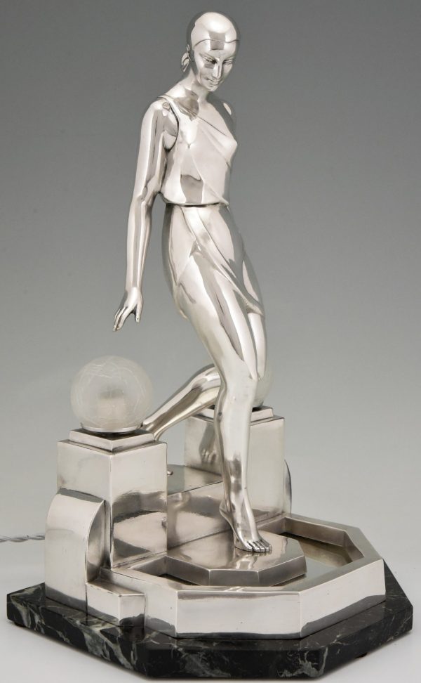 Art Deco silvered lamp lady at the fountain Nausicaa