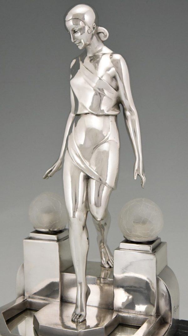 Art Deco lampe argenté femme à la fontaine Nausicaa