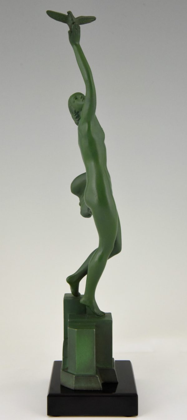 Message of love, Art Deco sculpture of a nude with dove.