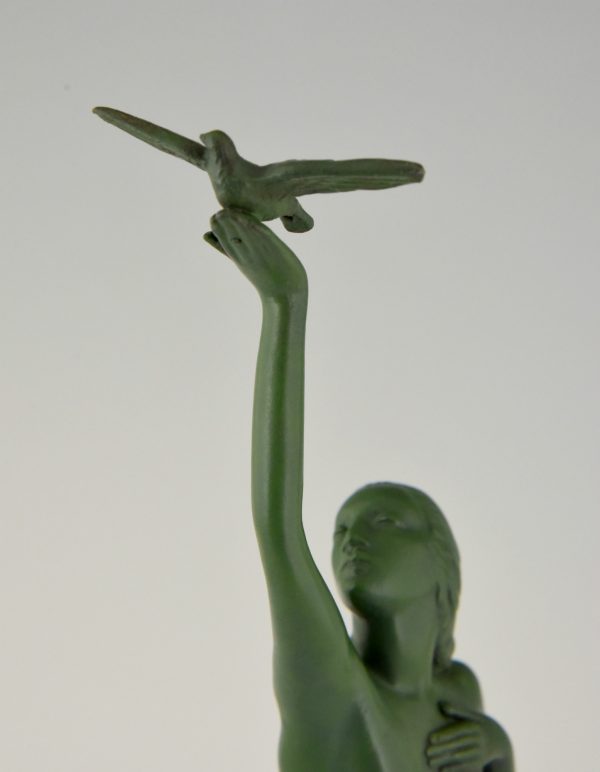 Message of love, Art Deco sculpture of a nude with dove.