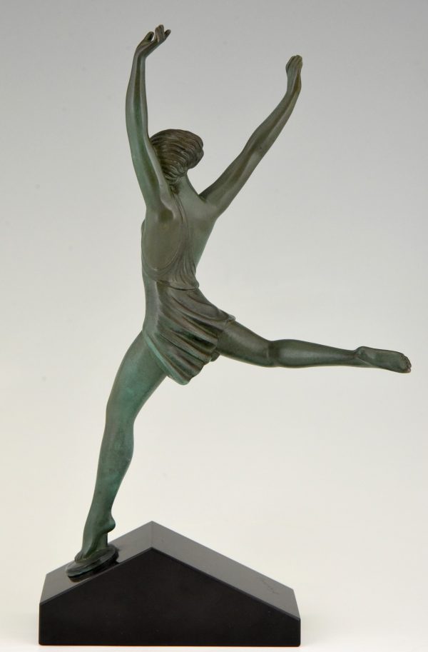 Olympe sculpture Art Deco d’une femme courante