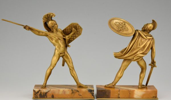 Bronze Buchstützen römischer Krieger mit Dolch, Schild und Helm