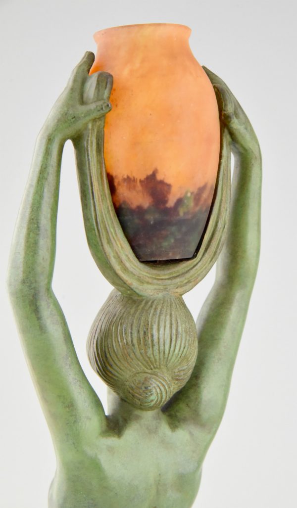 Lampe Art Deco femme nue à la cruche “vers l’oasis”