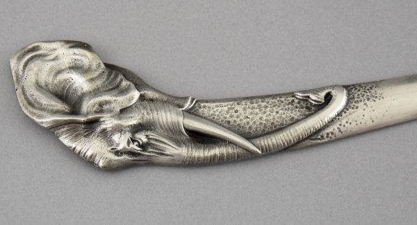 Art Deco briefopener brons verzilverd met olifant