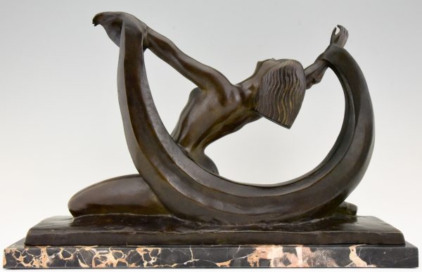 Sculpture Art Deco en bronze danseuse au foulard