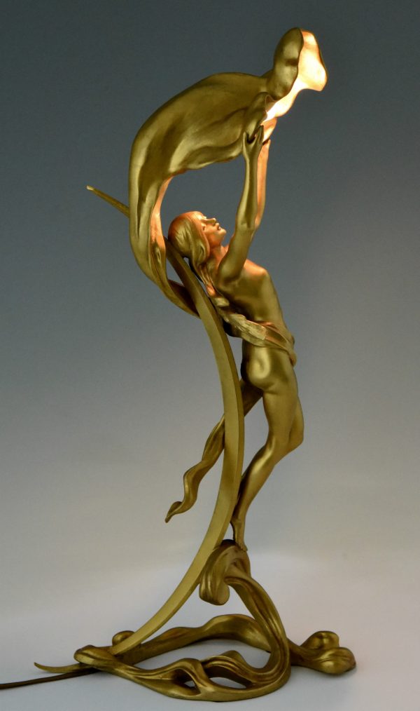 Art Nouveau lampe bronze doré avec une femme nue