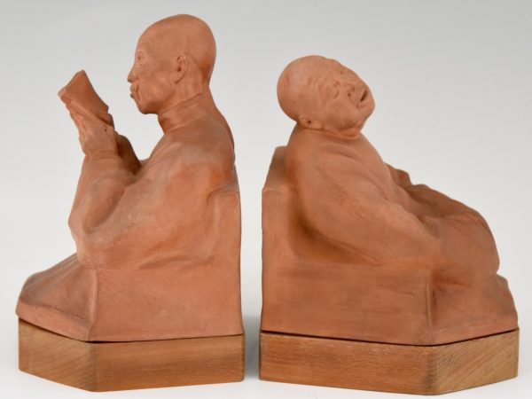 Ein Paar Art Deco Terrakotta bookends mit Chinesen