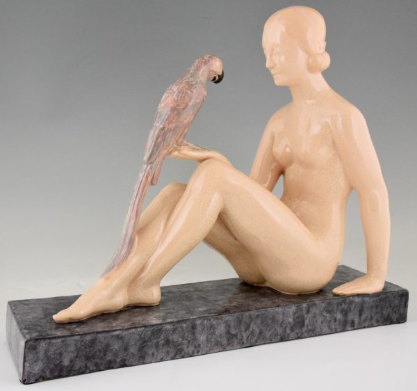 Art Deco Skulptur Keramik Frauenakt mit Papagei