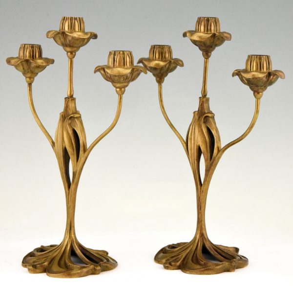 Paar bronzen Art Nouveau kandelaars floraal