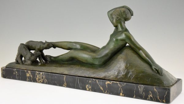 Art Deco sculpture en bronze femme nue avec deux chevres