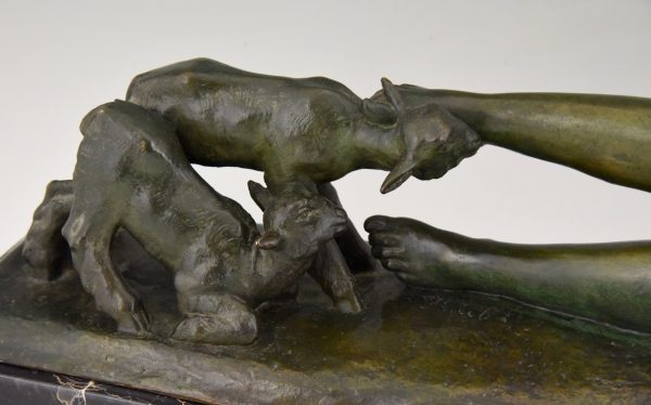 Art Deco Bronze Skulptur Frauenakt mit zwei Ziege
