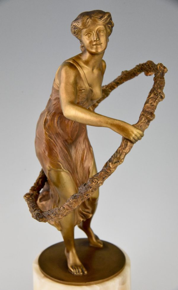 Art Deco bronzen sculptuur vrouw met hoepel