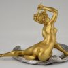 Jugendstil bronzen sculptuur naakt op hoefijzer