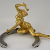 Jugendstil bronzen sculptuur naakt op hoefijzer