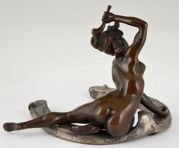 Art Nouveau sculpture bronze femme nue sur fer à cheval