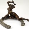 Art Nouveau sculpture bronze femme nue sur fer à cheval