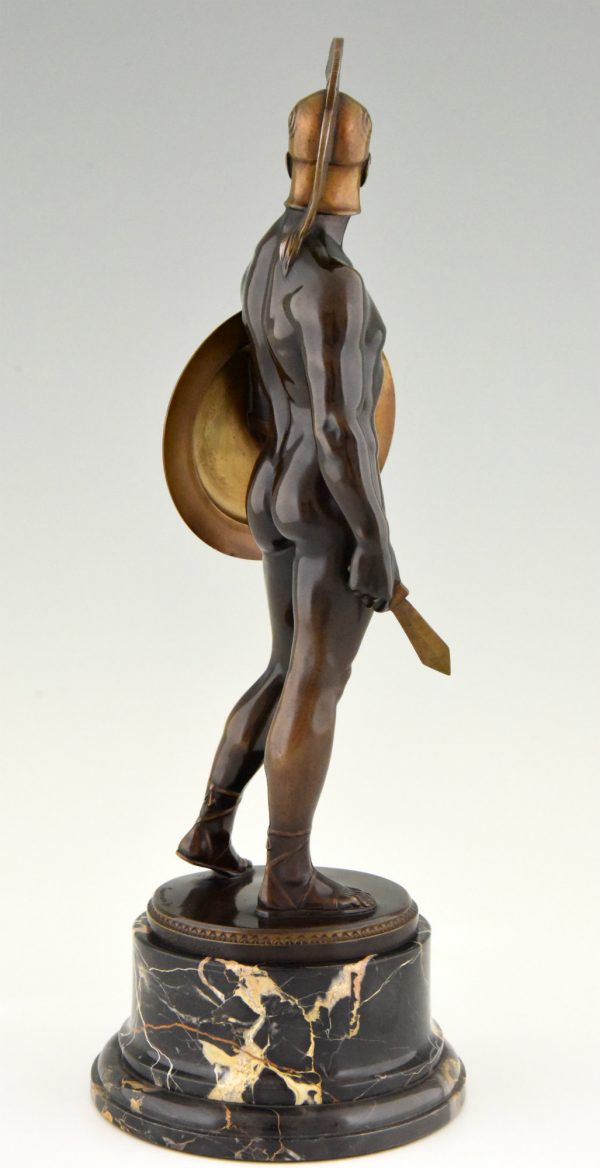 Gladiateur, sculpture en bronze homme nu avec bouclier