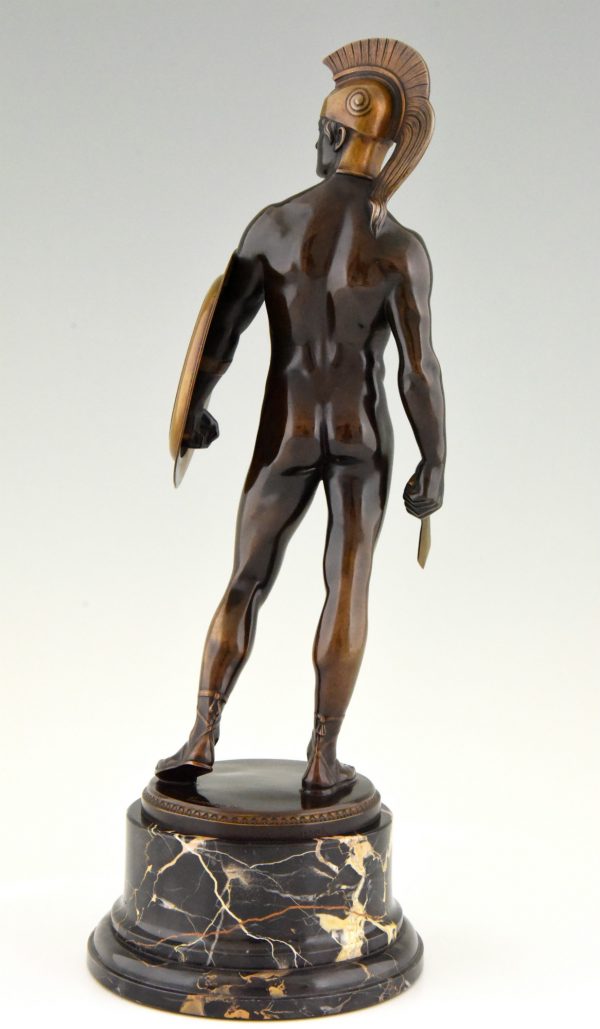 Gladiateur, sculpture en bronze homme nu avec bouclier