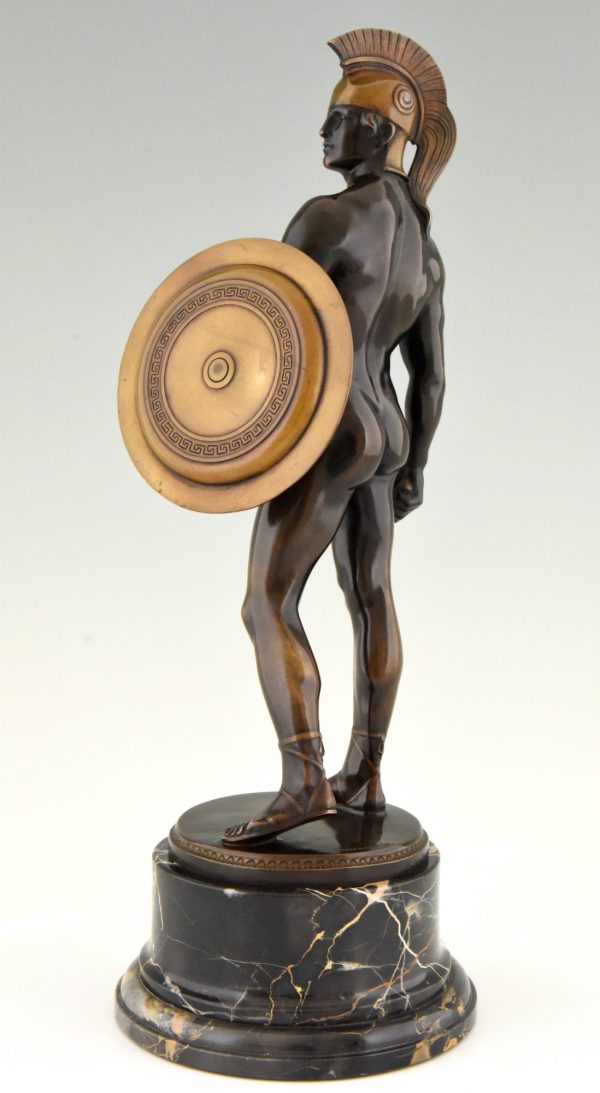 Gladiateur, sculpture en bronze homme nu avec bouclier