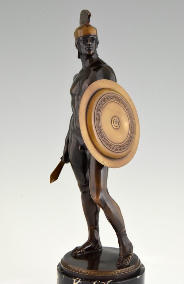 Gladiator, antiek bronzen beeld mannelijk naakt met schild