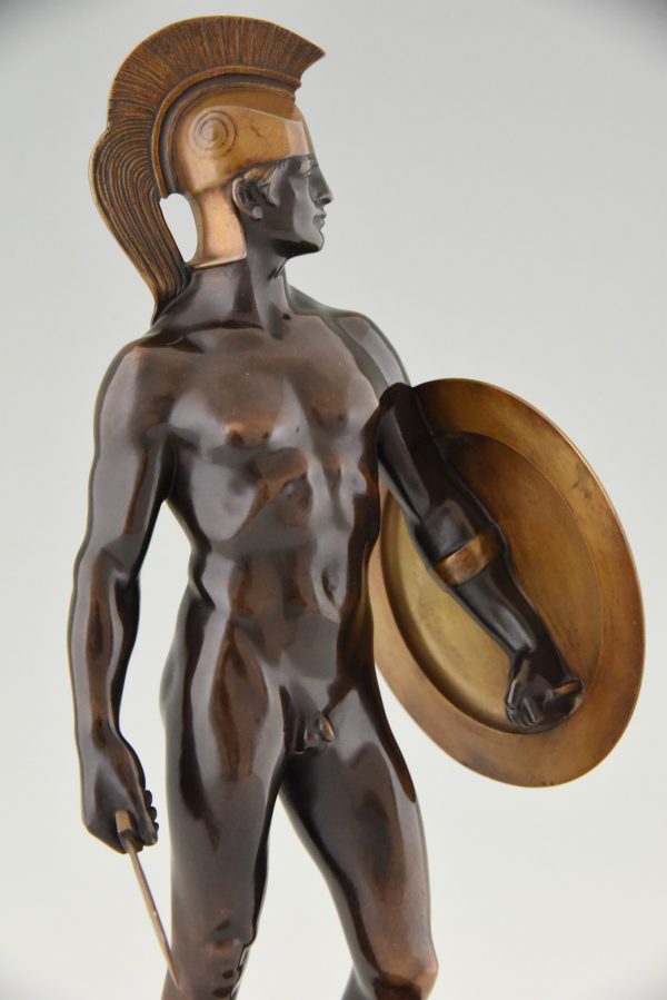 Gladiateur, sculpture en bronze homme nu avec bouclier