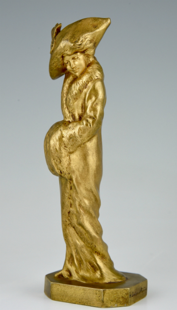 Art Deco Bronze Skulptur vergoldet elegante Frau