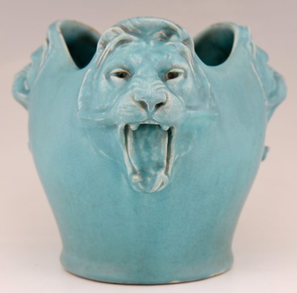 Art Deco Keramikvase mit 3 Löwenköpfen