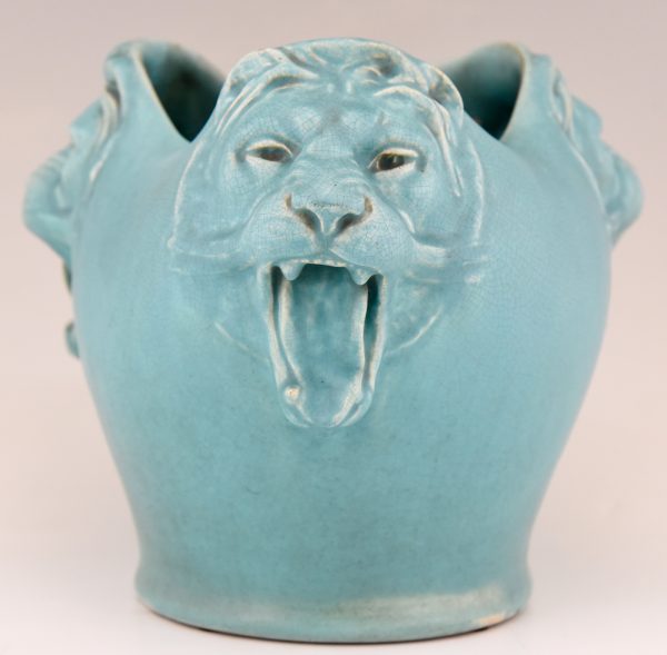 Art Deco Keramikvase mit 3 Löwenköpfen