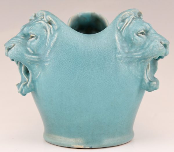 Vase en céramique Art Deco avec 3 têtes de lion