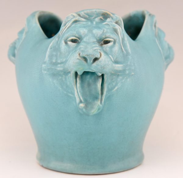 Vase en céramique Art Deco avec 3 têtes de lion