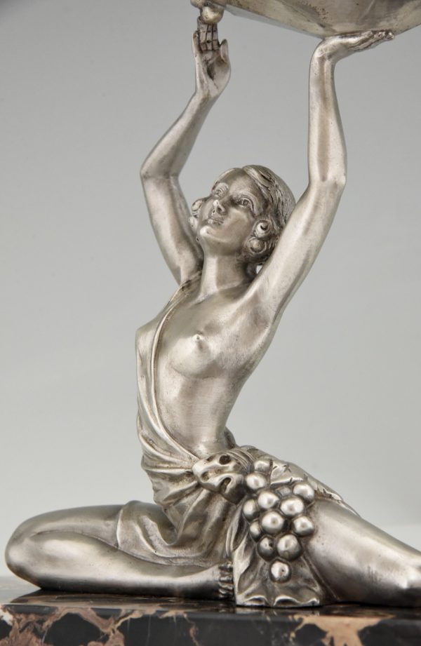 Art Deco sculpture en bronze danseuse aux raisins