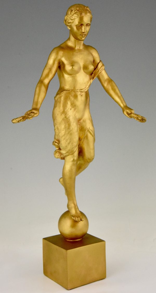 Art Deco sculpture bronze femme aux couronnes de laurier