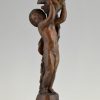 Sculpture bronze Art Deco garçon nu avec batteau