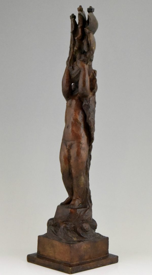 Sculpture  bronze Art Deco garçon nu avec batteau