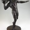 Antike Bronze Figur Steinwerfer, Männlicher Akt mit Stein