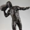 Sculpture en bronze nu masculin lançant une pierre