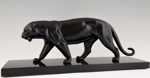 Art Deco sculpture of a black panther.