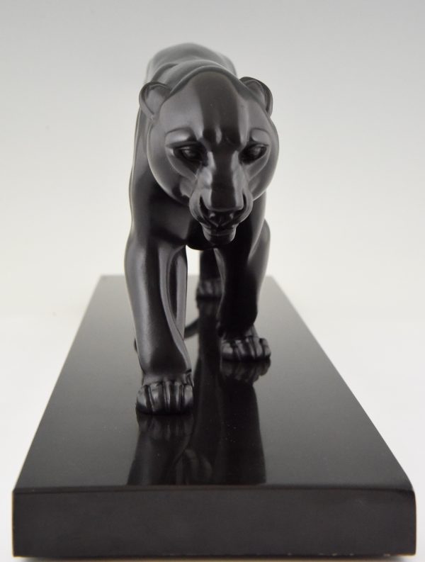 Art Deco sculpture of a black panther.