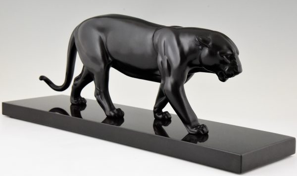 Art Deco sculpture of a black panther.