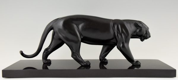 Art Deco sculpture of a black panther.